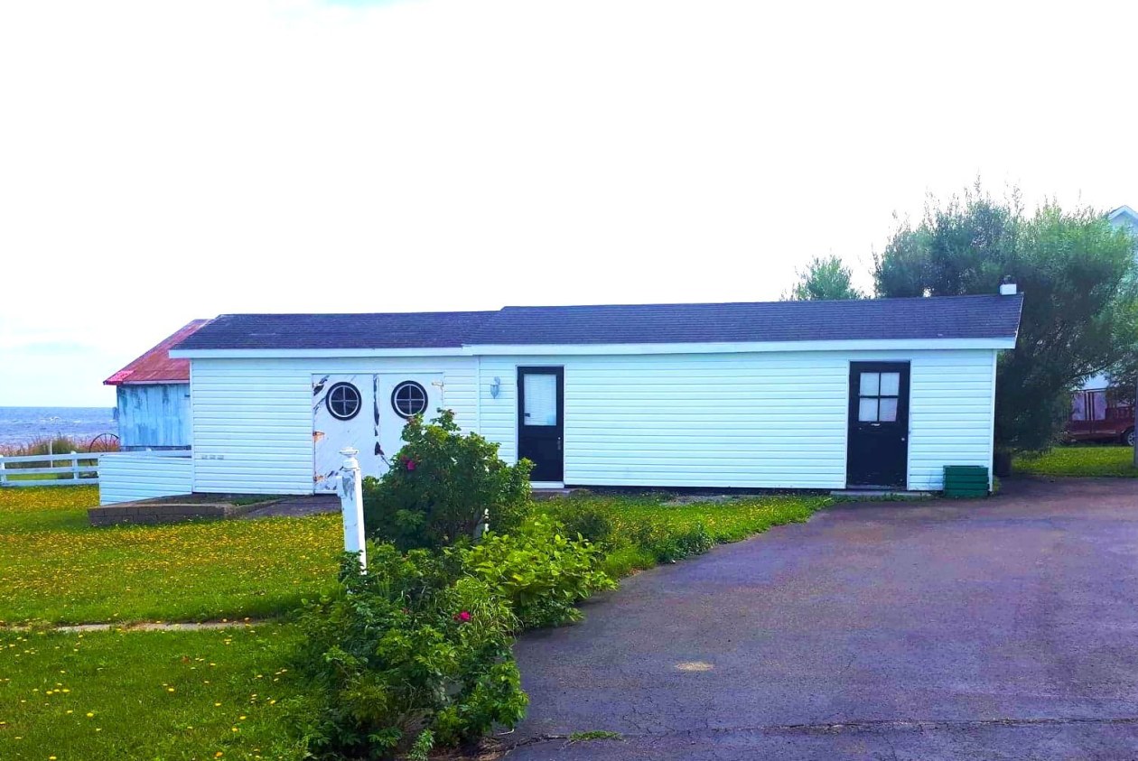 Garage — 1281 Boul. de Cap-des-Rosiers, Gaspé