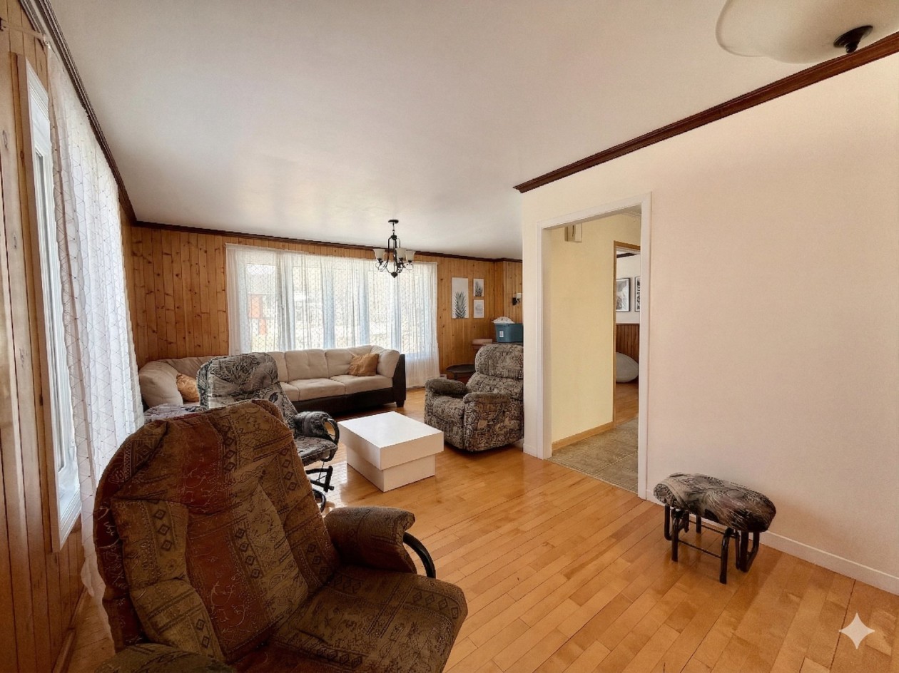 Salon — 12 Rue Forest, Gaspé
