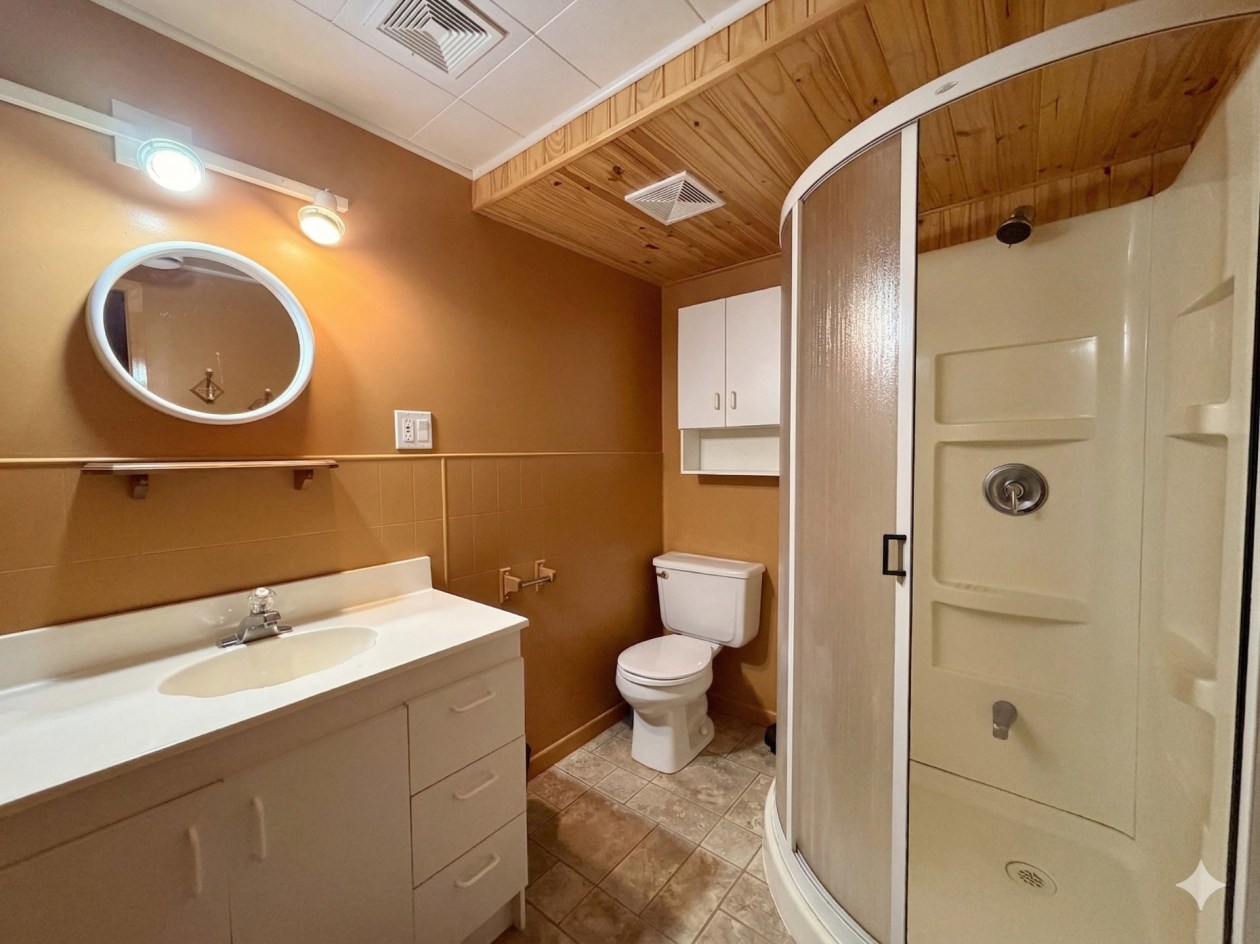 Salle de bains — 12 Rue Forest, Gaspé