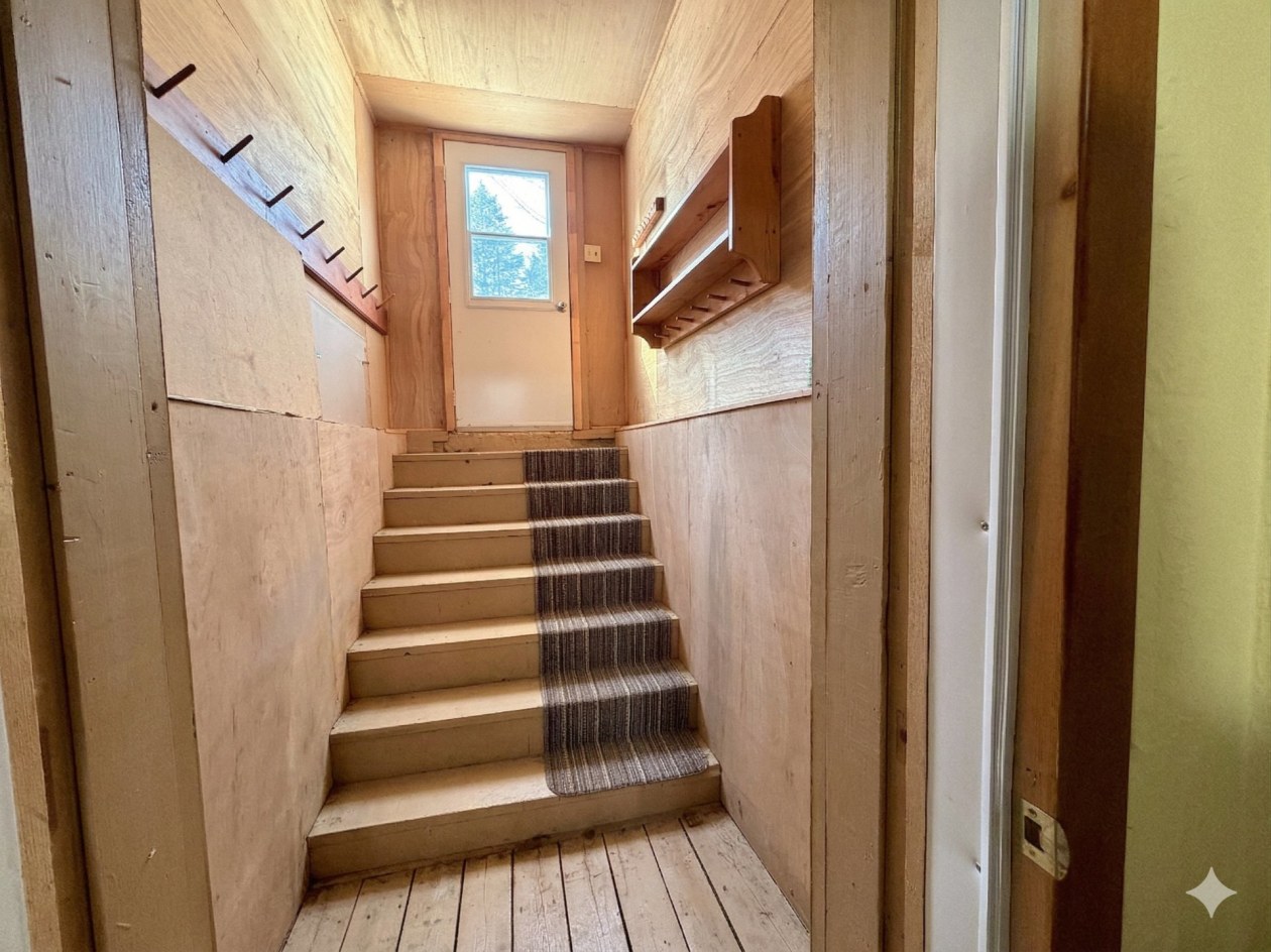Escalier — 12 Rue Forest, Gaspé