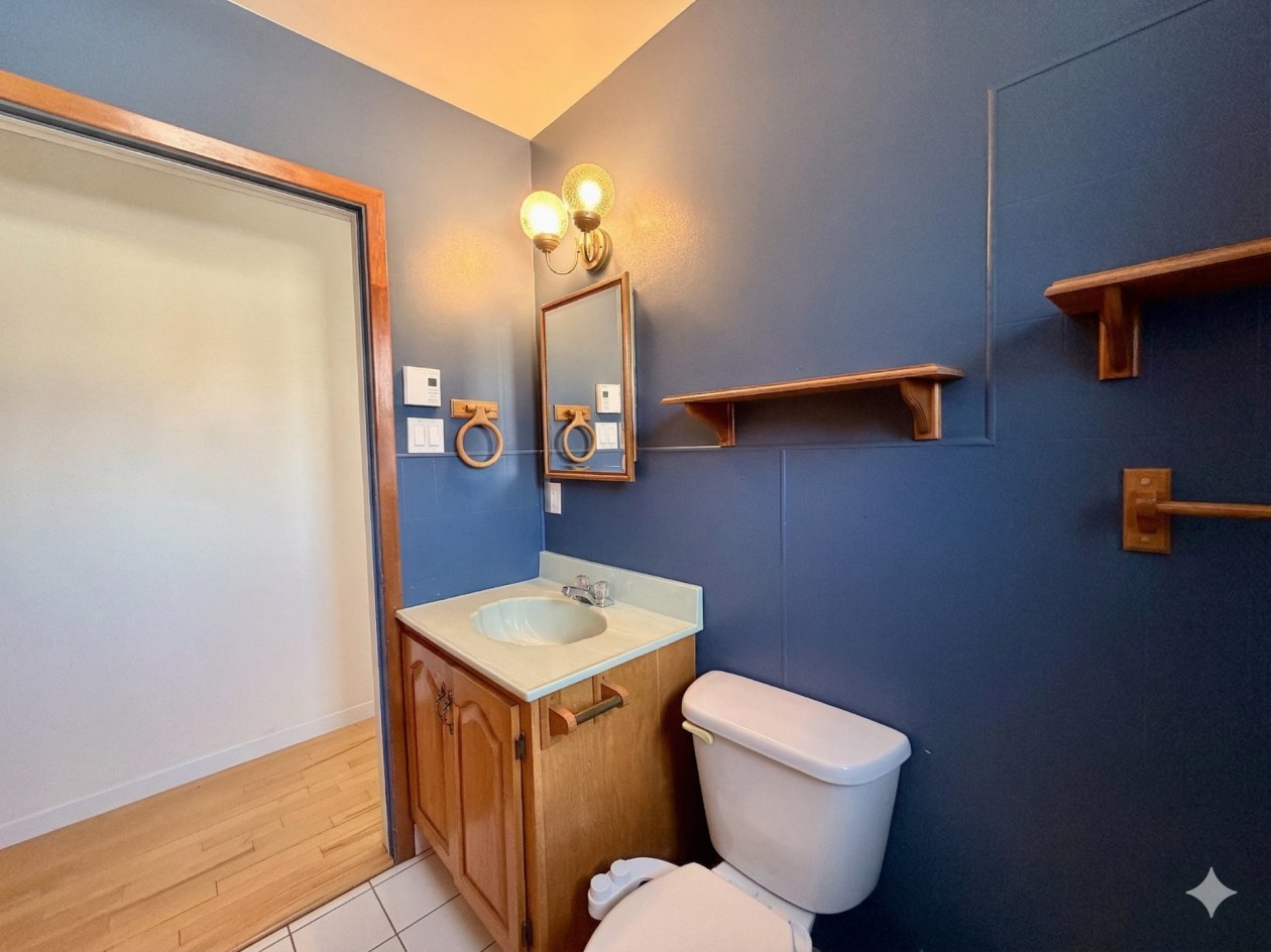 Salle de bains — 12 Rue Forest, Gaspé