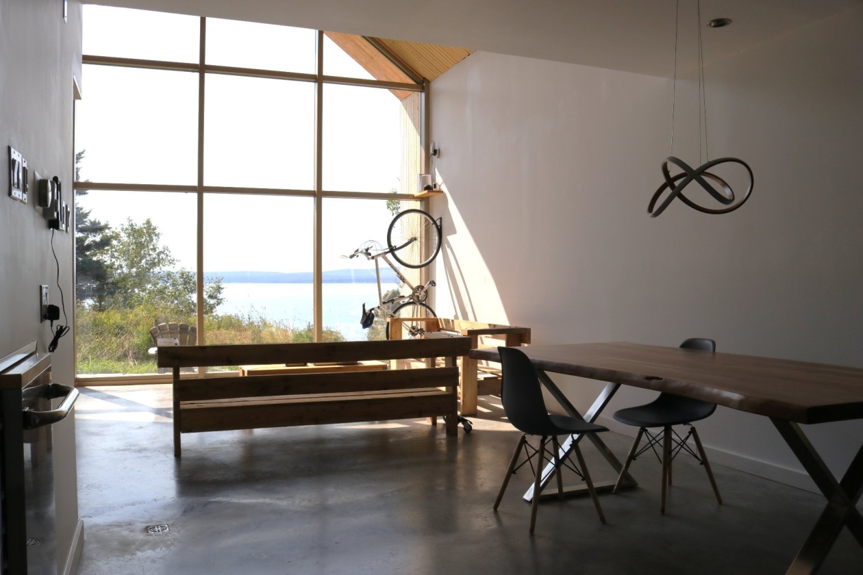 Salon — 2126 Boul. de Grande-Grève, Gaspé