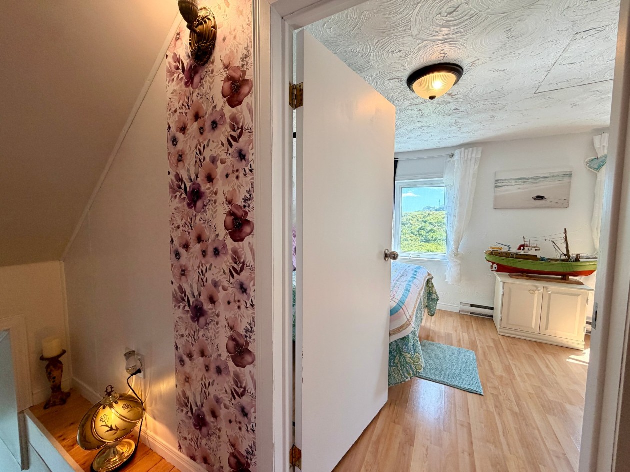 Corridor — 18 Rue du Fleuve, Gaspé