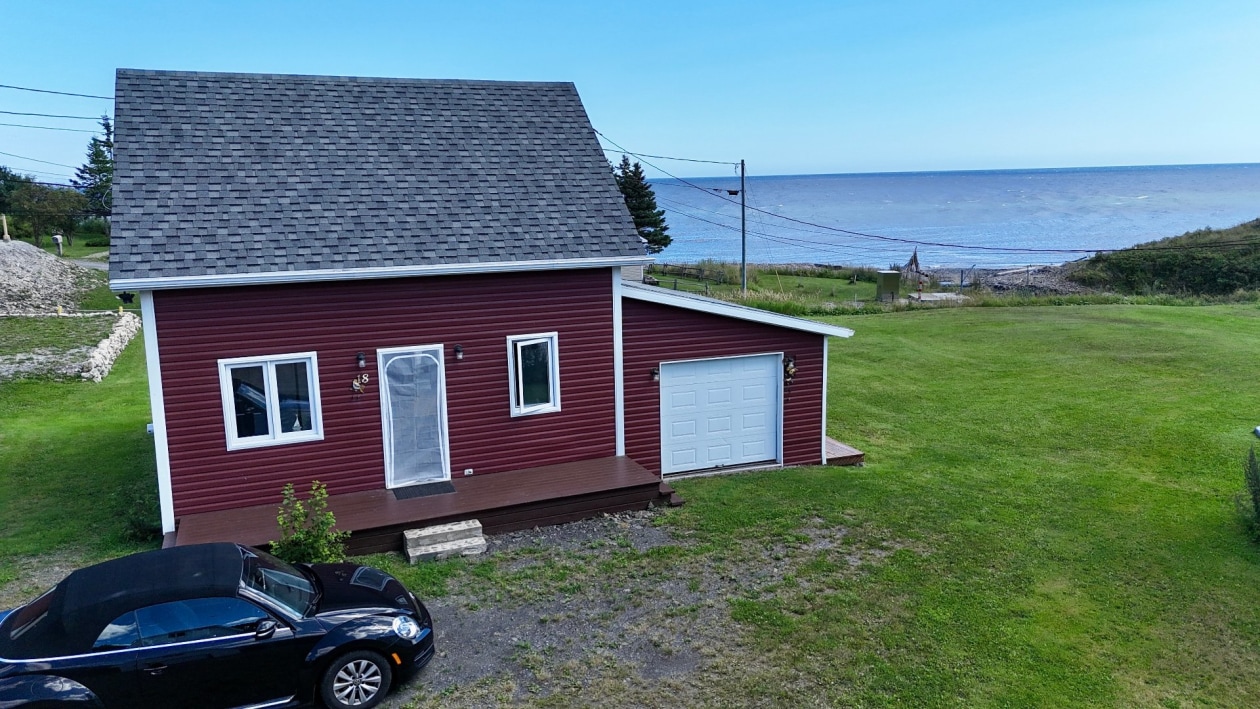 Façade — 18 Rue du Fleuve, Gaspé