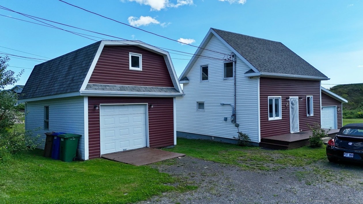 Garage — 18 Rue du Fleuve, Gaspé