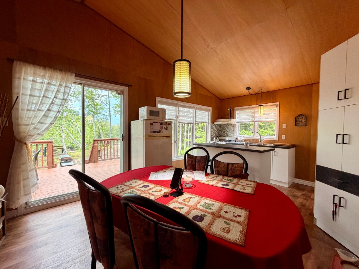 Salle à manger — 96 Rue St-Jean, Gaspé