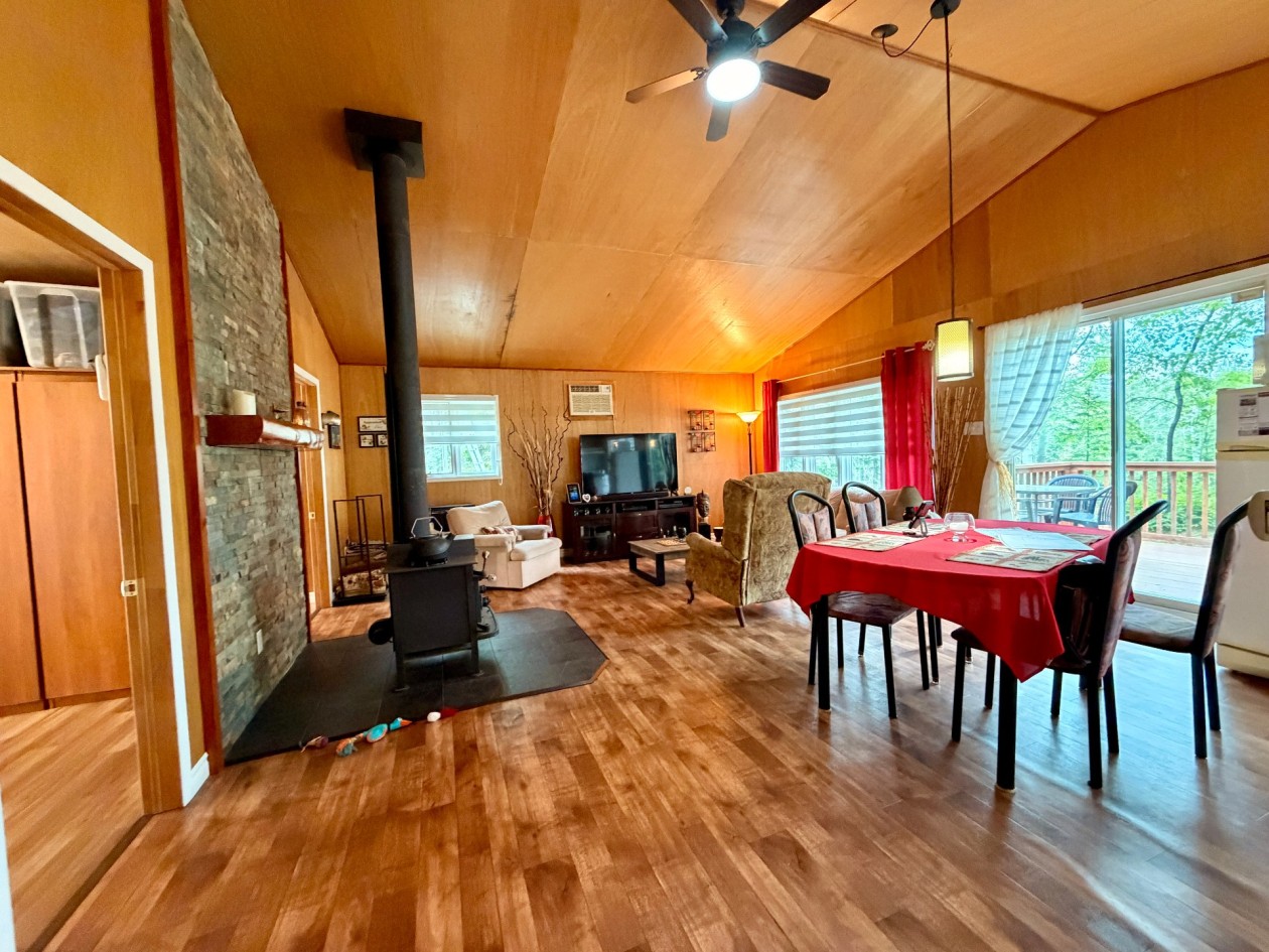 Salle à manger — 96 Rue St-Jean, Gaspé
