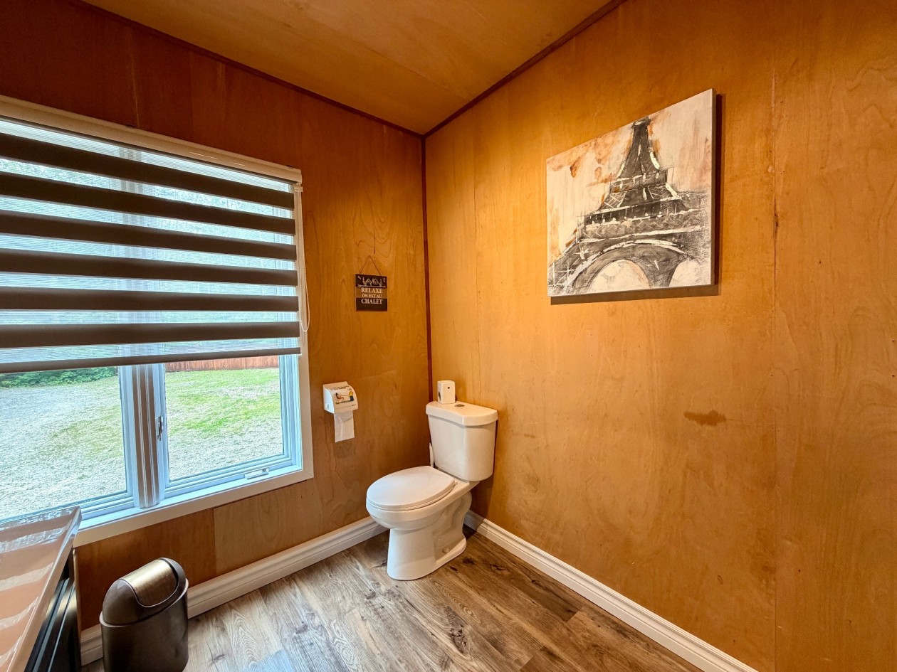 Salle de bains — 96 Rue St-Jean, Gaspé