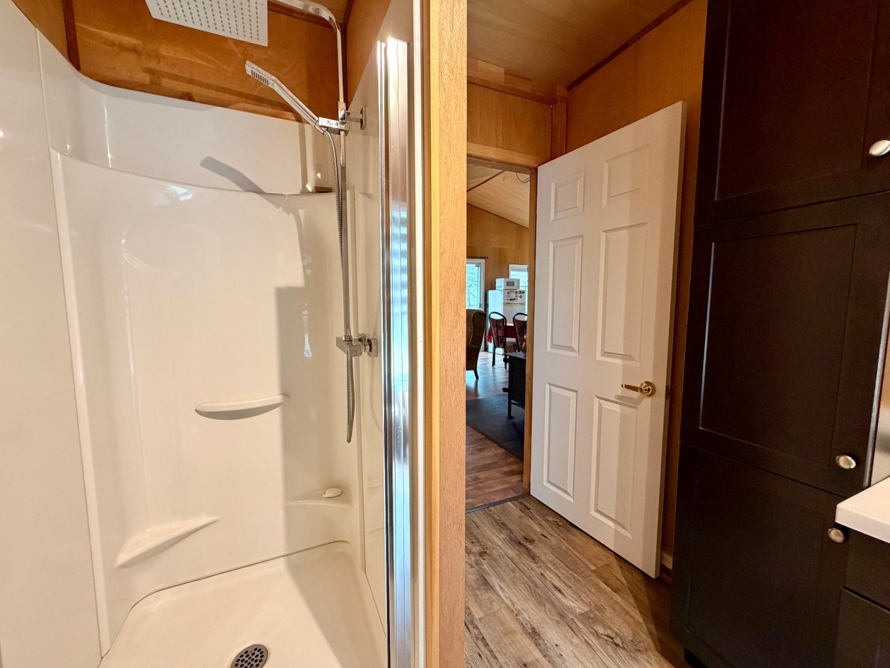 Salle de bains — 96 Rue St-Jean, Gaspé