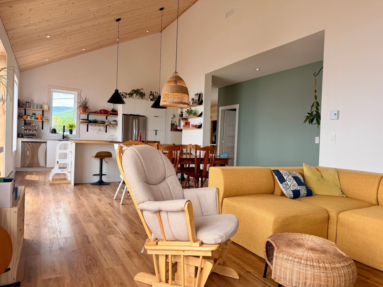 Salon — 1A Rue du Phare, Sainte-Madeleine-de-la-Rivière-Madeleine