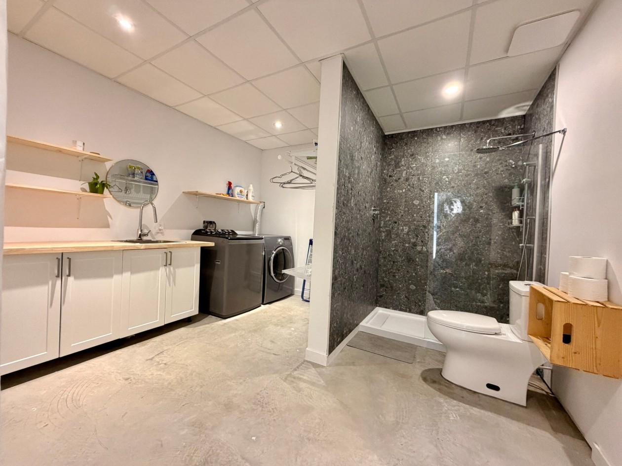 Salle de bains — 1A Rue du Phare, Sainte-Madeleine-de-la-Rivière-Madeleine