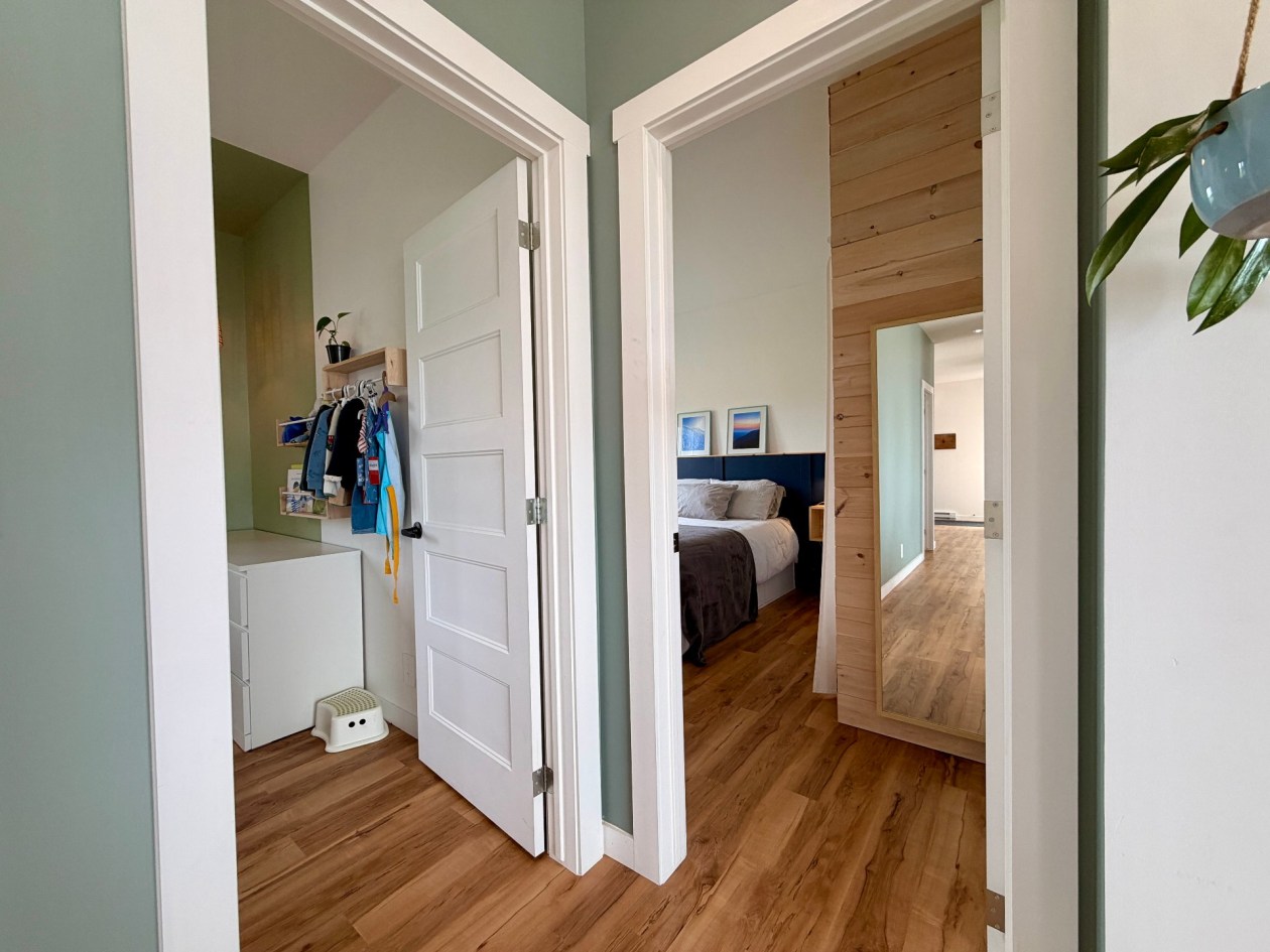Corridor — 1A Rue du Phare, Sainte-Madeleine-de-la-Rivière-Madeleine