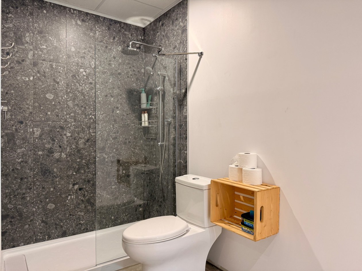 Salle de bains — 1A Rue du Phare, Sainte-Madeleine-de-la-Rivière-Madeleine