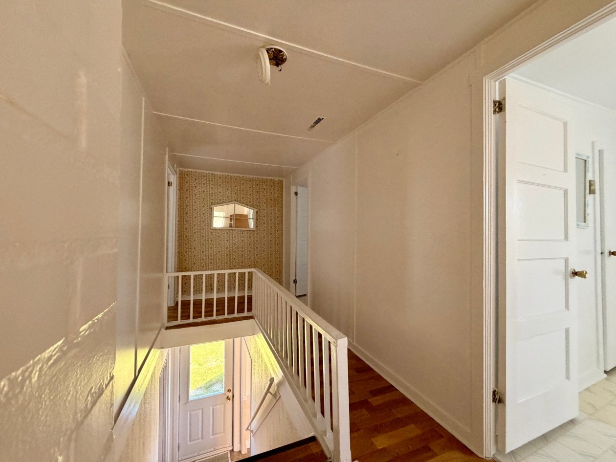 Corridor — 521 Boul. de Petit-Cap, Gaspé