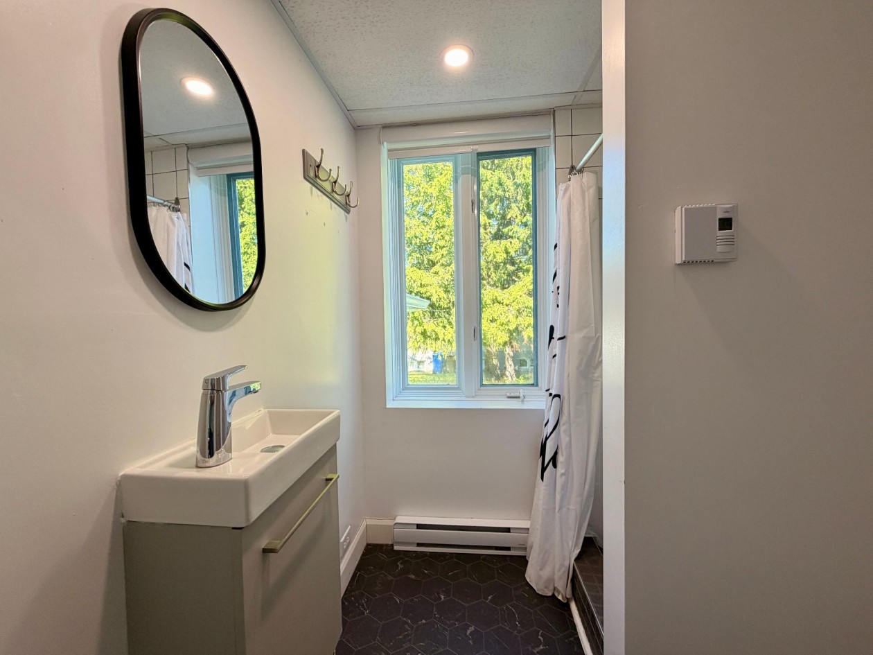 Salle de bains — 25, Rue Pouliot, Gaspé, G4X1H5, Gaspé
