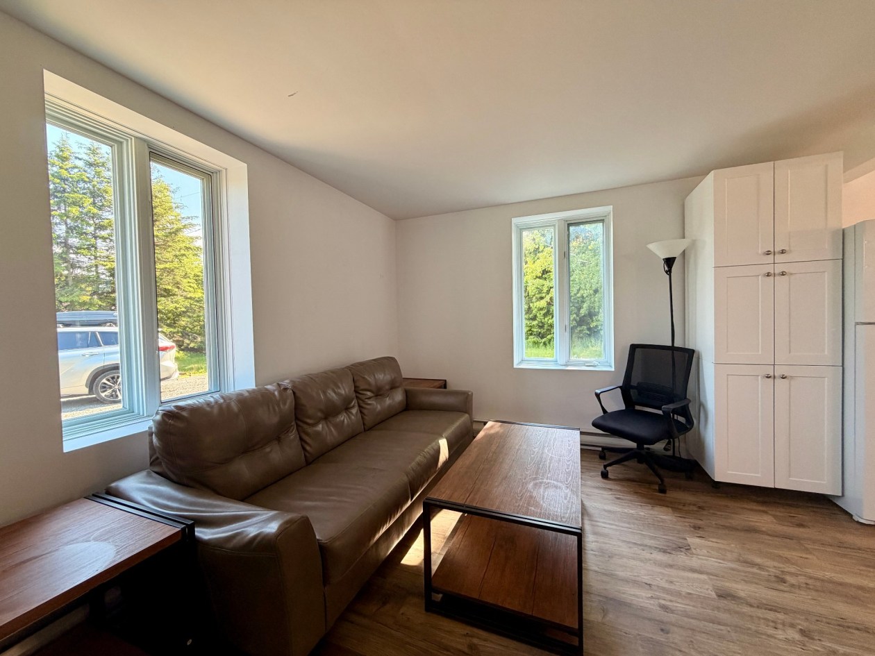 Salon — 25, Rue Pouliot, Gaspé, G4X1H5, Gaspé