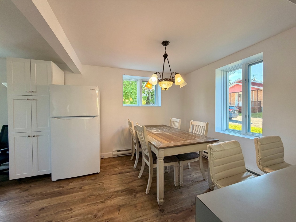 Salle à manger — 25, Rue Pouliot, Gaspé, G4X1H5, Gaspé