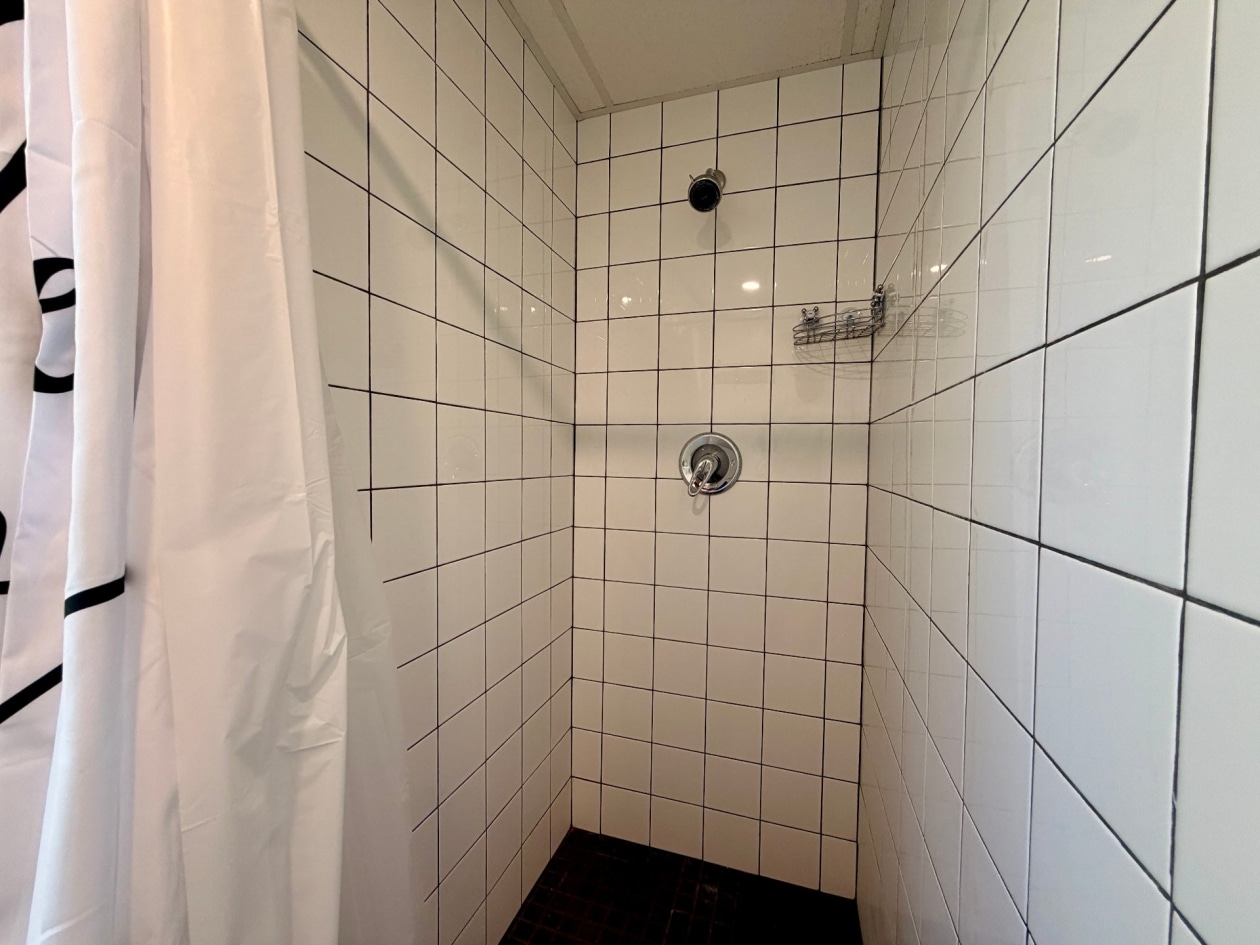 Salle de bains — 25, Rue Pouliot, Gaspé, G4X1H5, Gaspé
