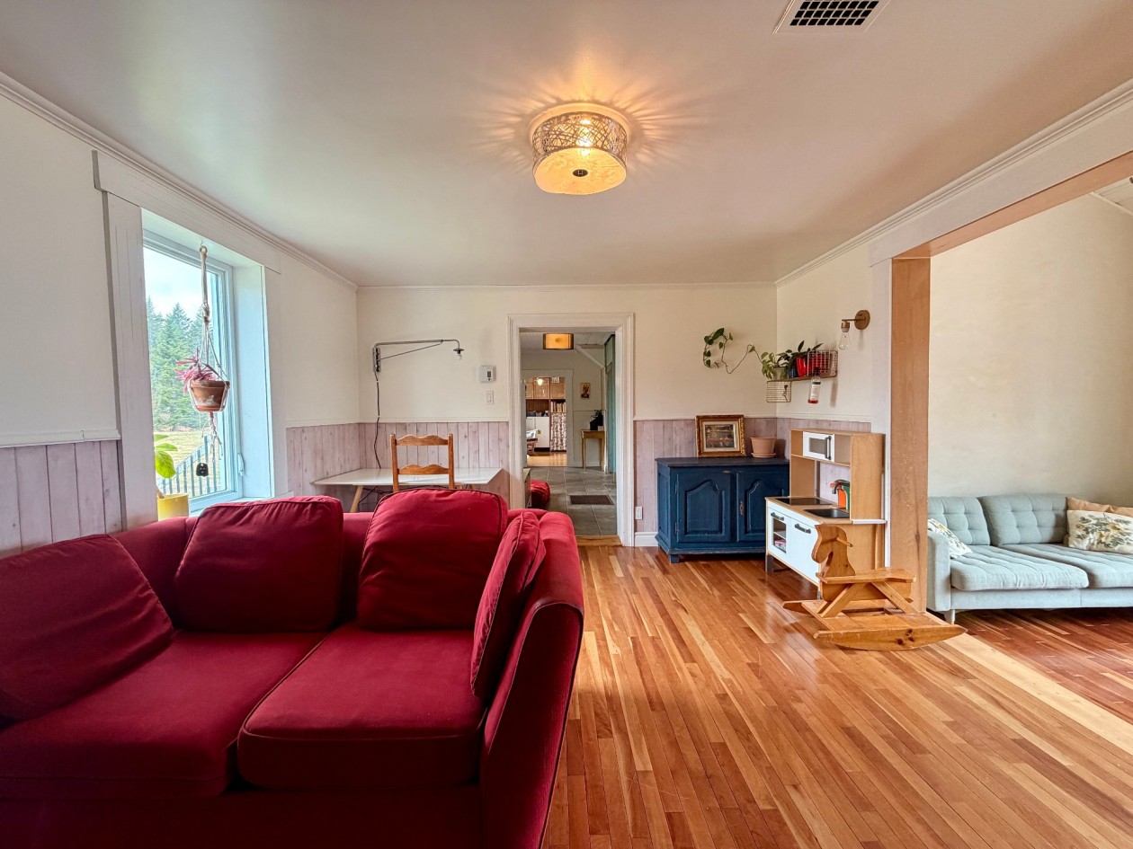 Salon — 41, Av. McDonald, Gaspé, G4X2Y5, Gaspé