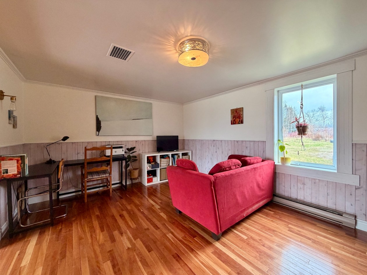 Salon — 41, Av. McDonald, Gaspé, G4X2Y5, Gaspé