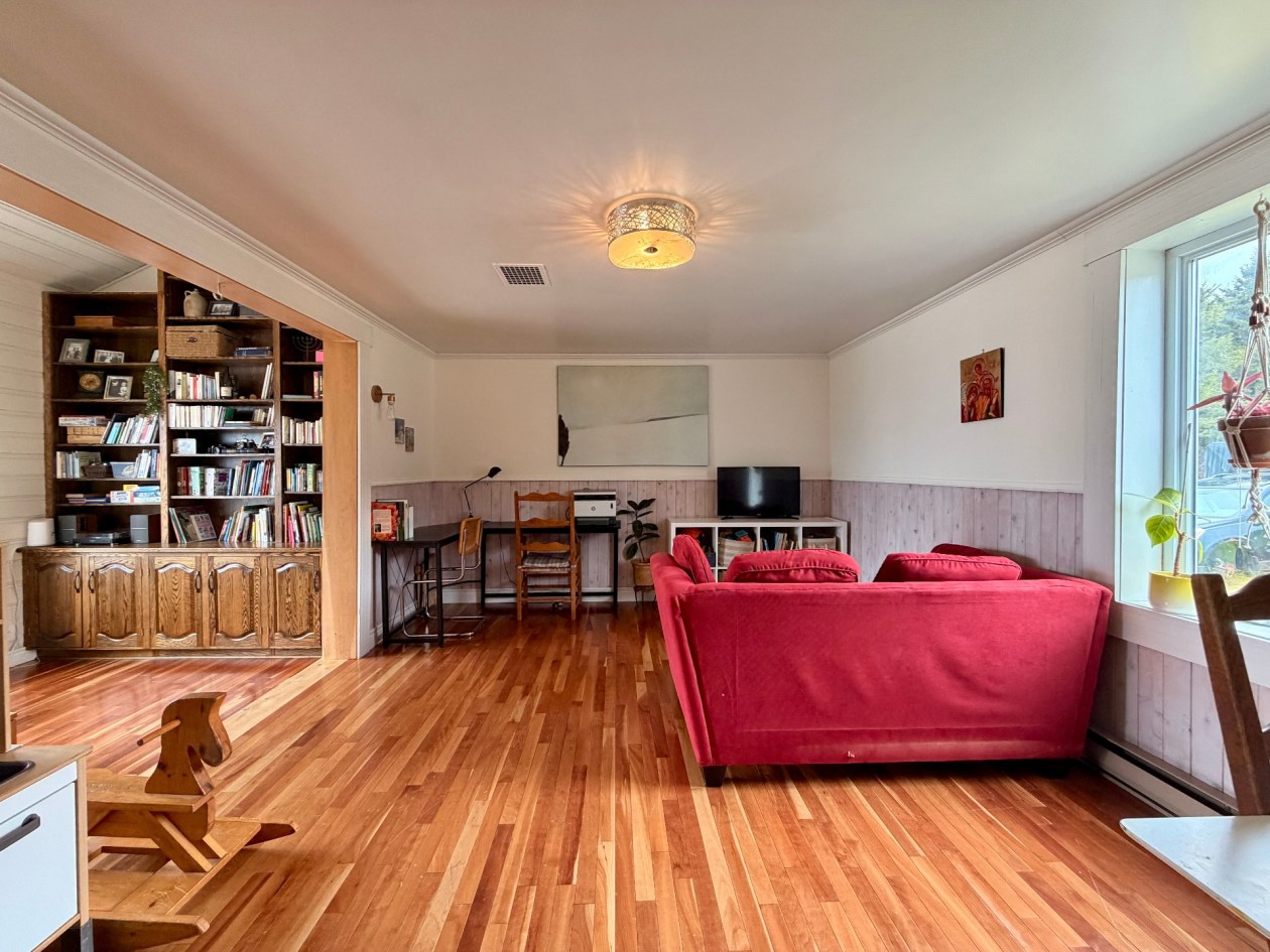Salon — 41, Av. McDonald, Gaspé, G4X2Y5, Gaspé
