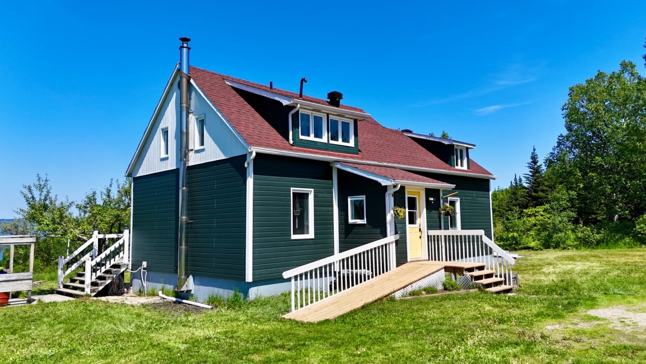 Façade — 41, Av. McDonald, Gaspé, G4X2Y5, Gaspé