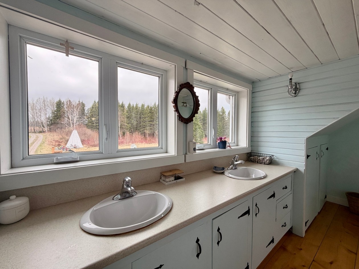 Salle de bains — 41, Av. McDonald, Gaspé, G4X2Y5, Gaspé