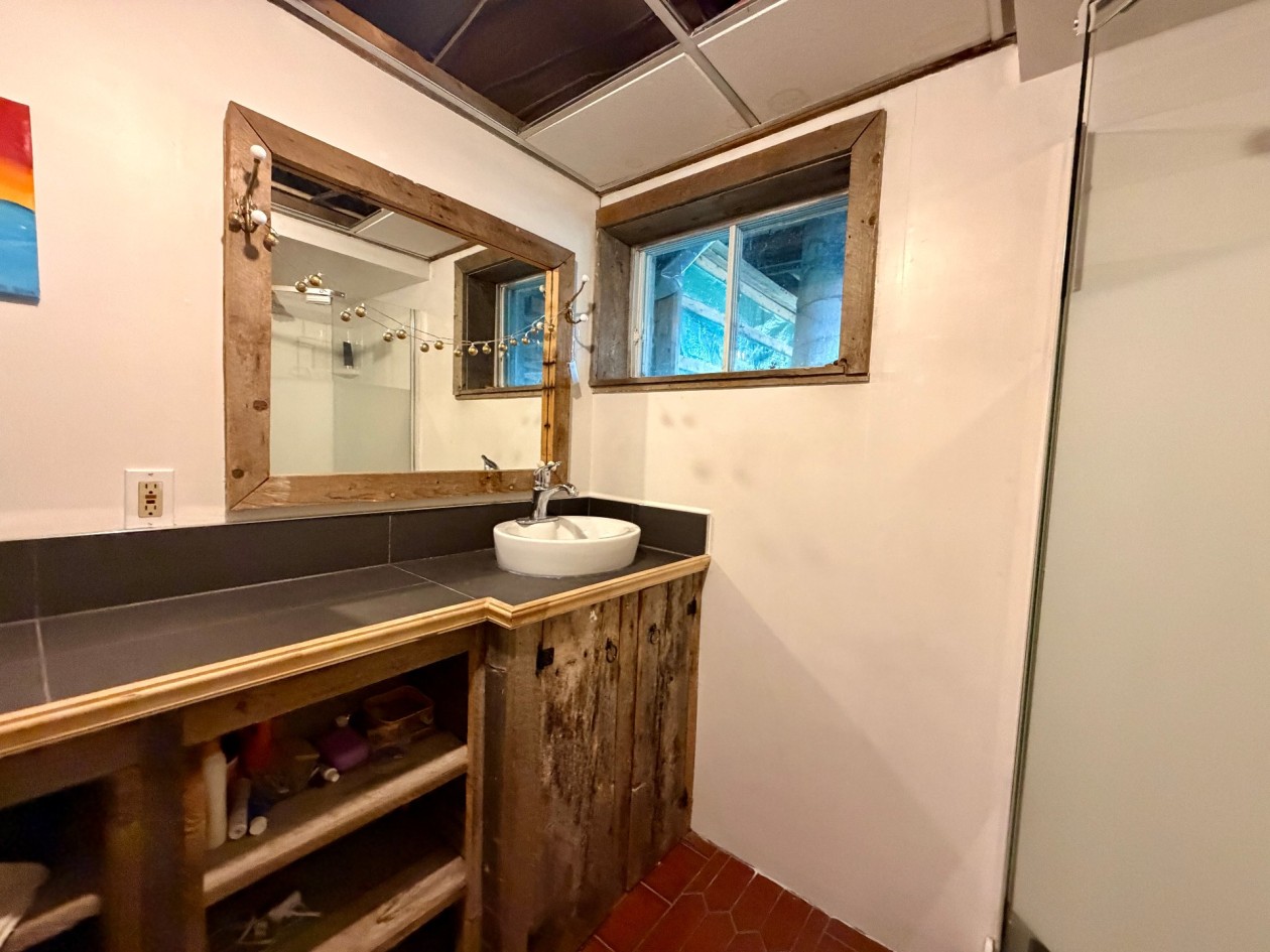 Salle de bains — 41, Av. McDonald, Gaspé, G4X2Y5, Gaspé