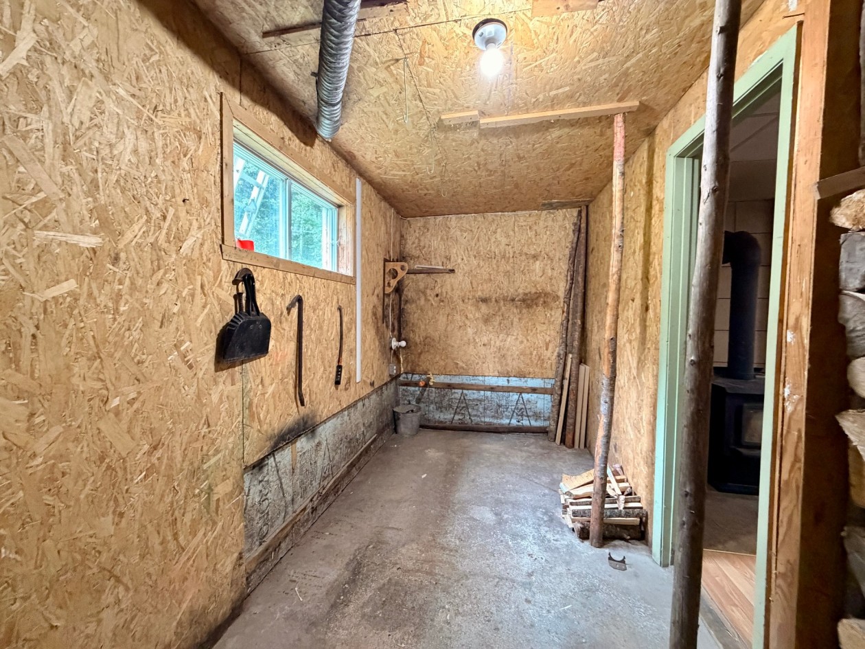 Rangement — 828, Rue Fournier, Gaspé, G4X6T4, Gaspé