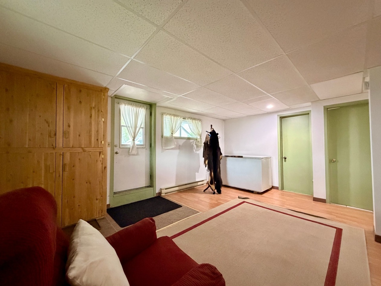 Salon — 828, Rue Fournier, Gaspé, G4X6T4, Gaspé