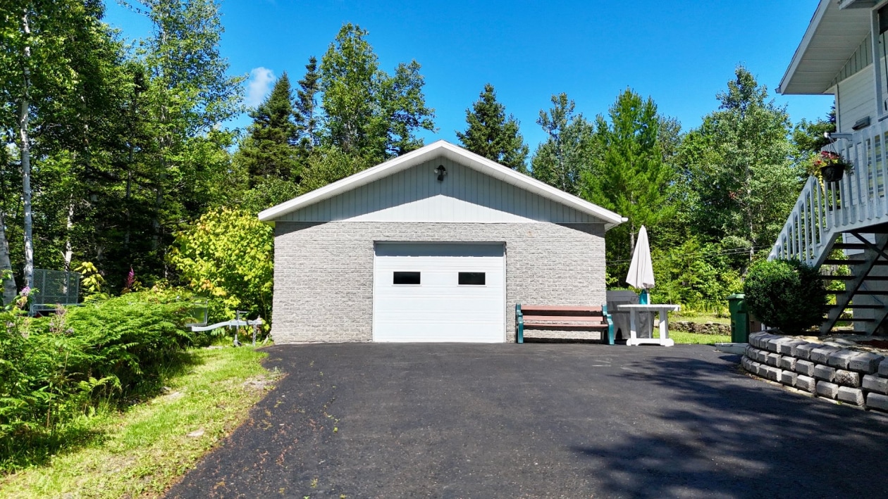 Garage — 828, Rue Fournier, Gaspé, G4X6T4, Gaspé
