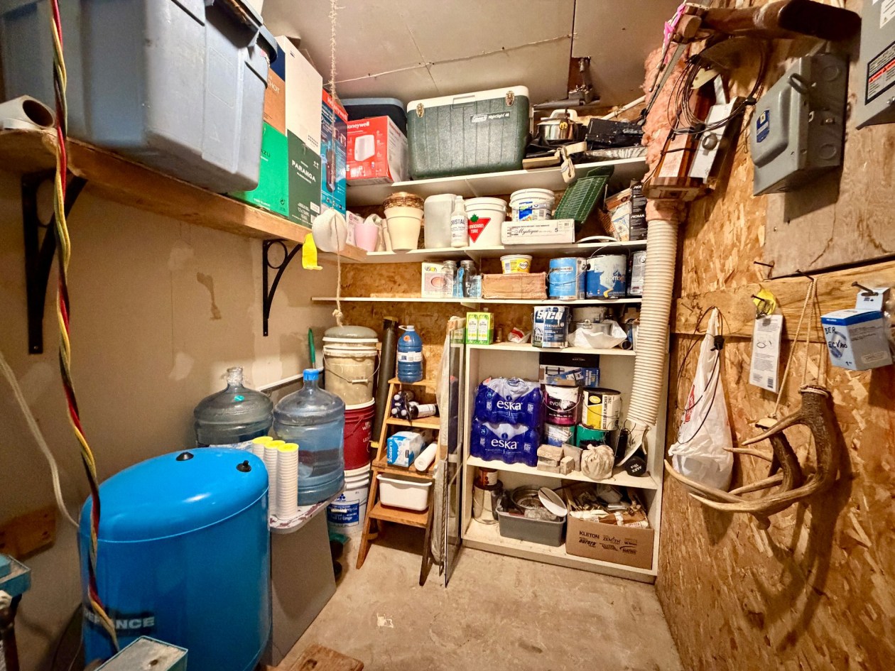 Rangement — 828, Rue Fournier, Gaspé, G4X6T4, Gaspé