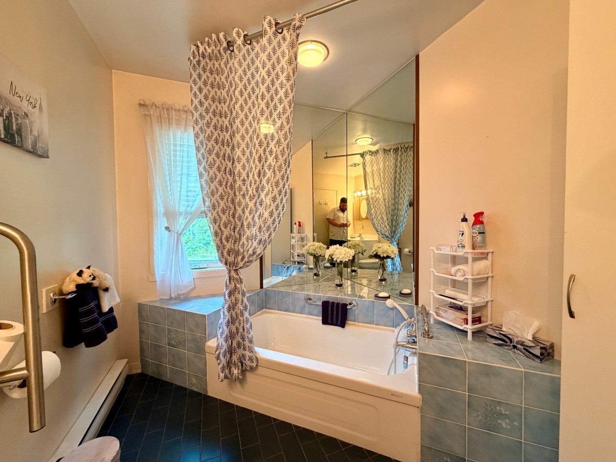 Salle de bains — 828, Rue Fournier, Gaspé, G4X6T4, Gaspé