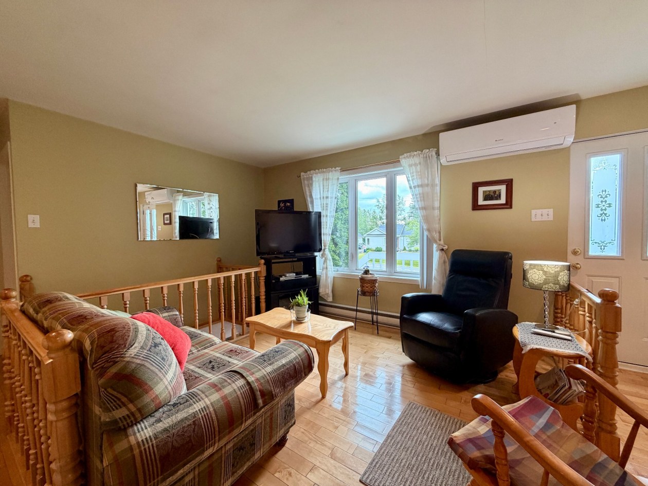 Salon — 828, Rue Fournier, Gaspé, G4X6T4, Gaspé