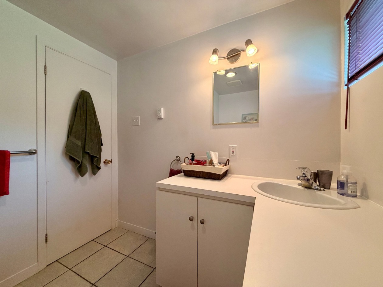 Salle de bains — 828, Rue Fournier, Gaspé, G4X6T4, Gaspé