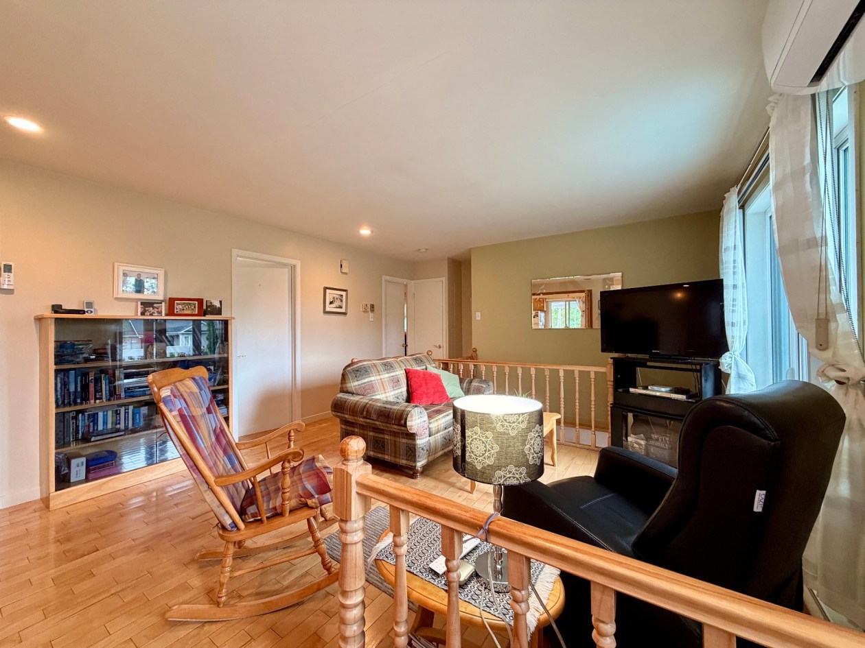 Salon — 828, Rue Fournier, Gaspé, G4X6T4, Gaspé