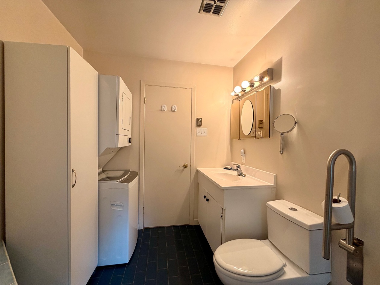 Salle de bains — 828, Rue Fournier, Gaspé, G4X6T4, Gaspé