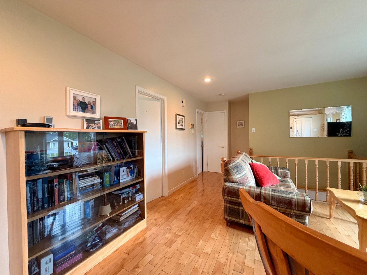 Salon — 828, Rue Fournier, Gaspé, G4X6T4, Gaspé