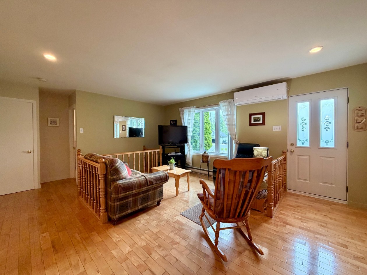 Salon — 828, Rue Fournier, Gaspé, G4X6T4, Gaspé