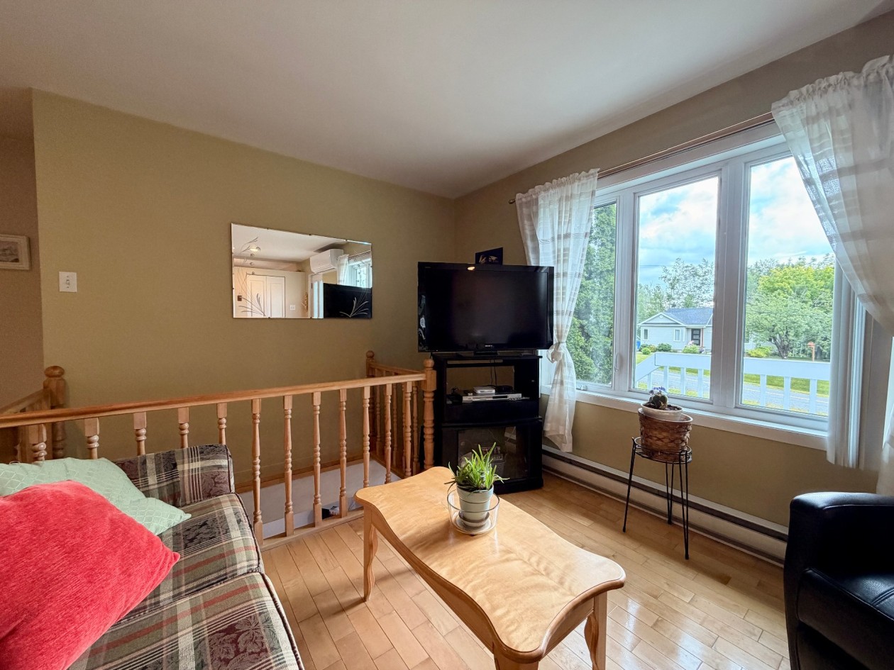 Salon — 828, Rue Fournier, Gaspé, G4X6T4, Gaspé