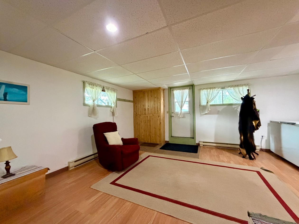 Salon — 828, Rue Fournier, Gaspé, G4X6T4, Gaspé