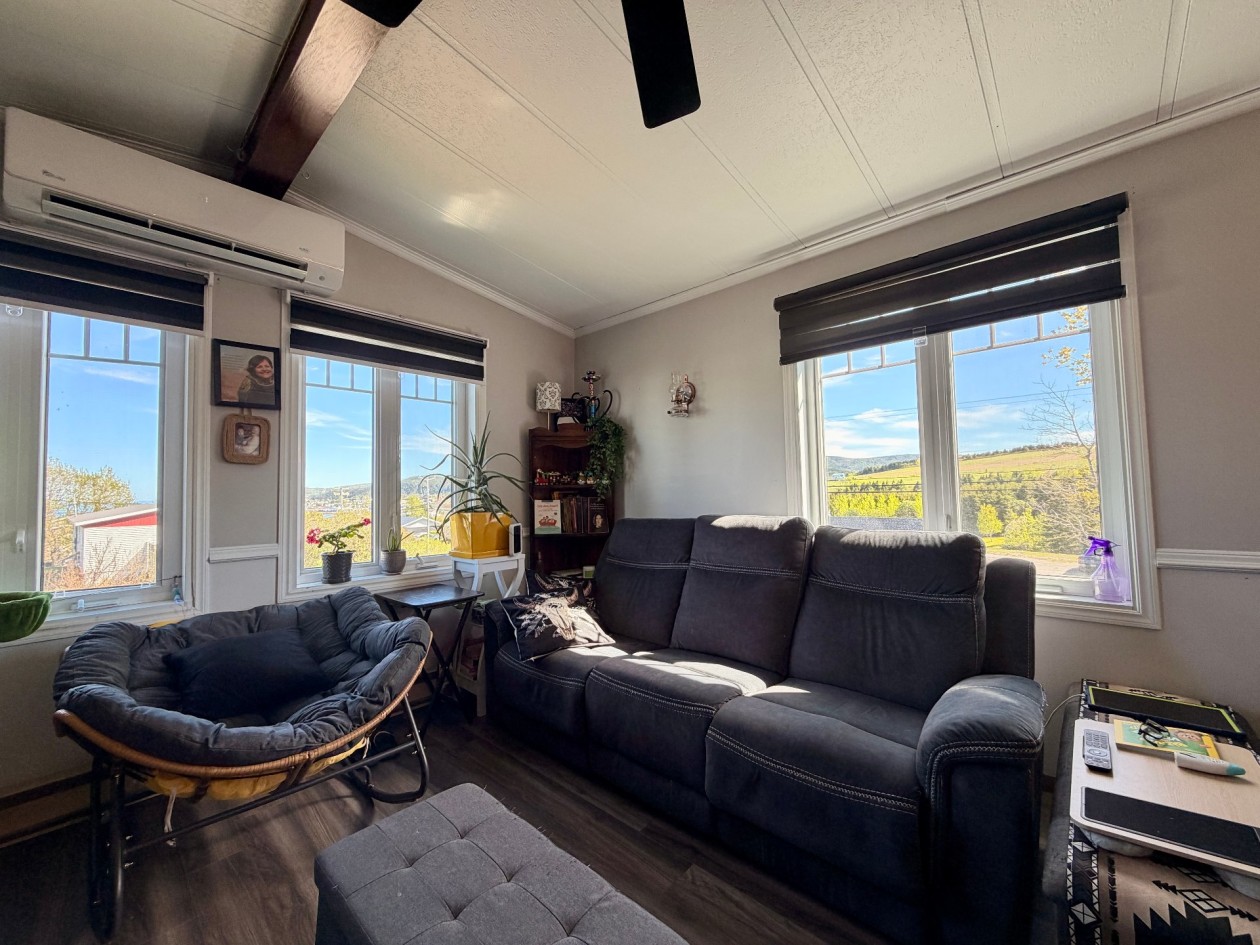 Salon — 114, Boul. Renard O., Gaspé, G4X5A1, Gaspé