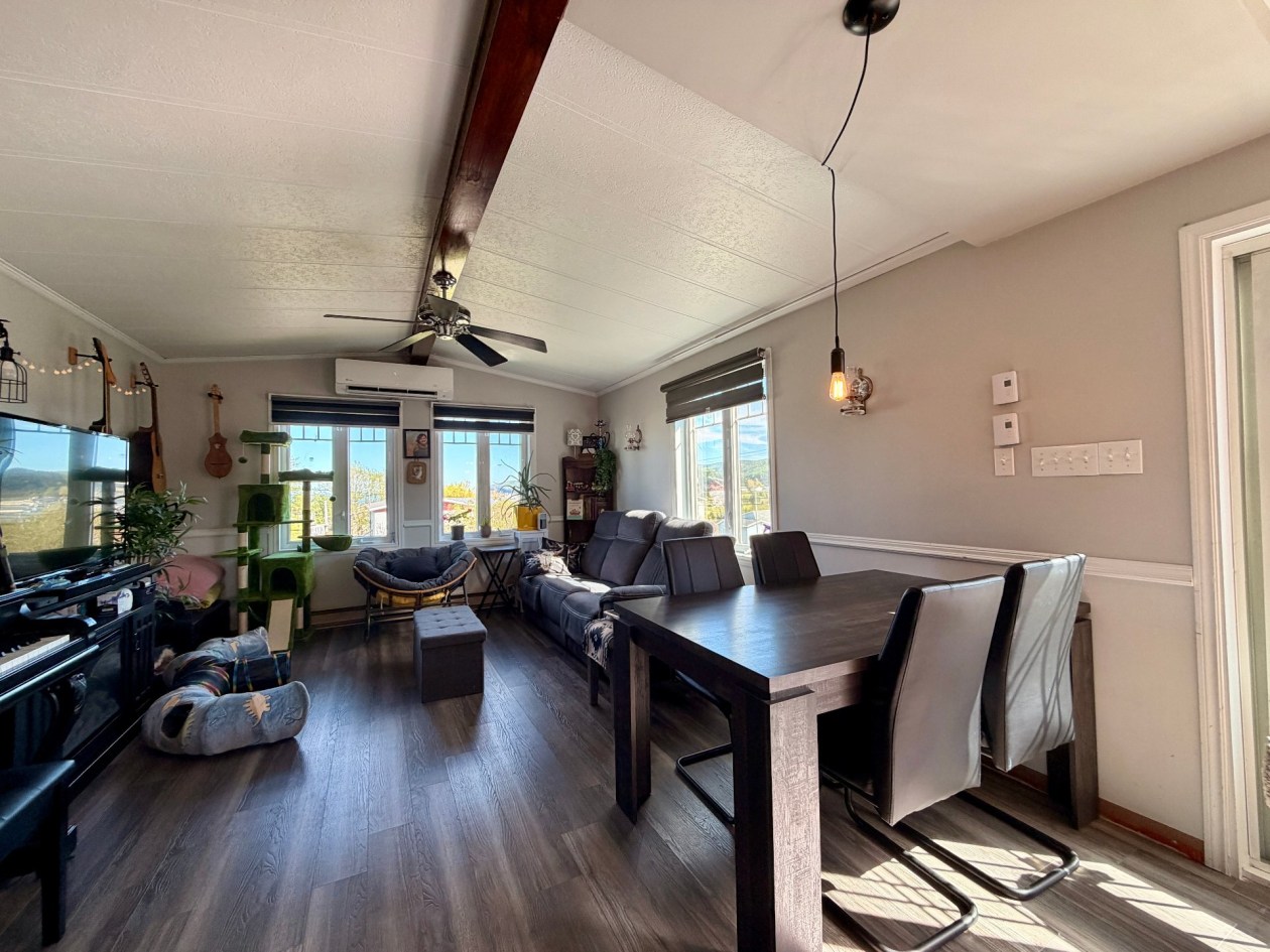 Salle à manger — 114, Boul. Renard O., Gaspé, G4X5A1, Gaspé
