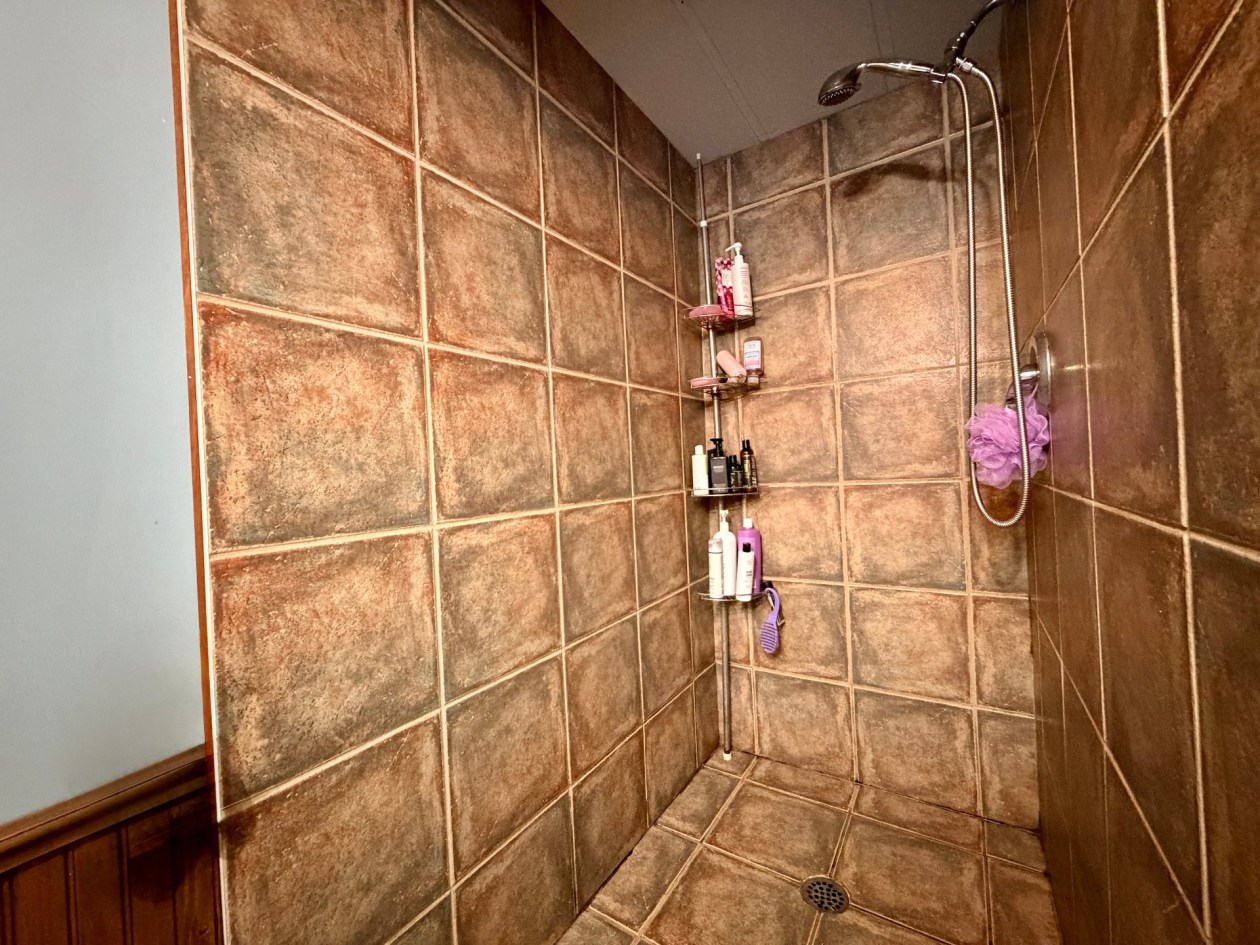 Salle de bains — 114, Boul. Renard O., Gaspé, G4X5A1, Gaspé