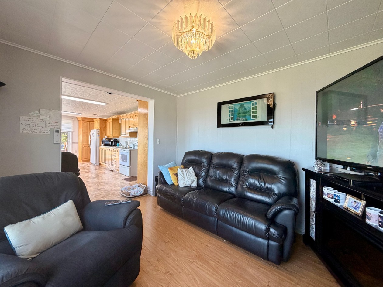 Salon — 585, Boul. de St-Maurice, Gaspé, G4X4L8, Gaspé