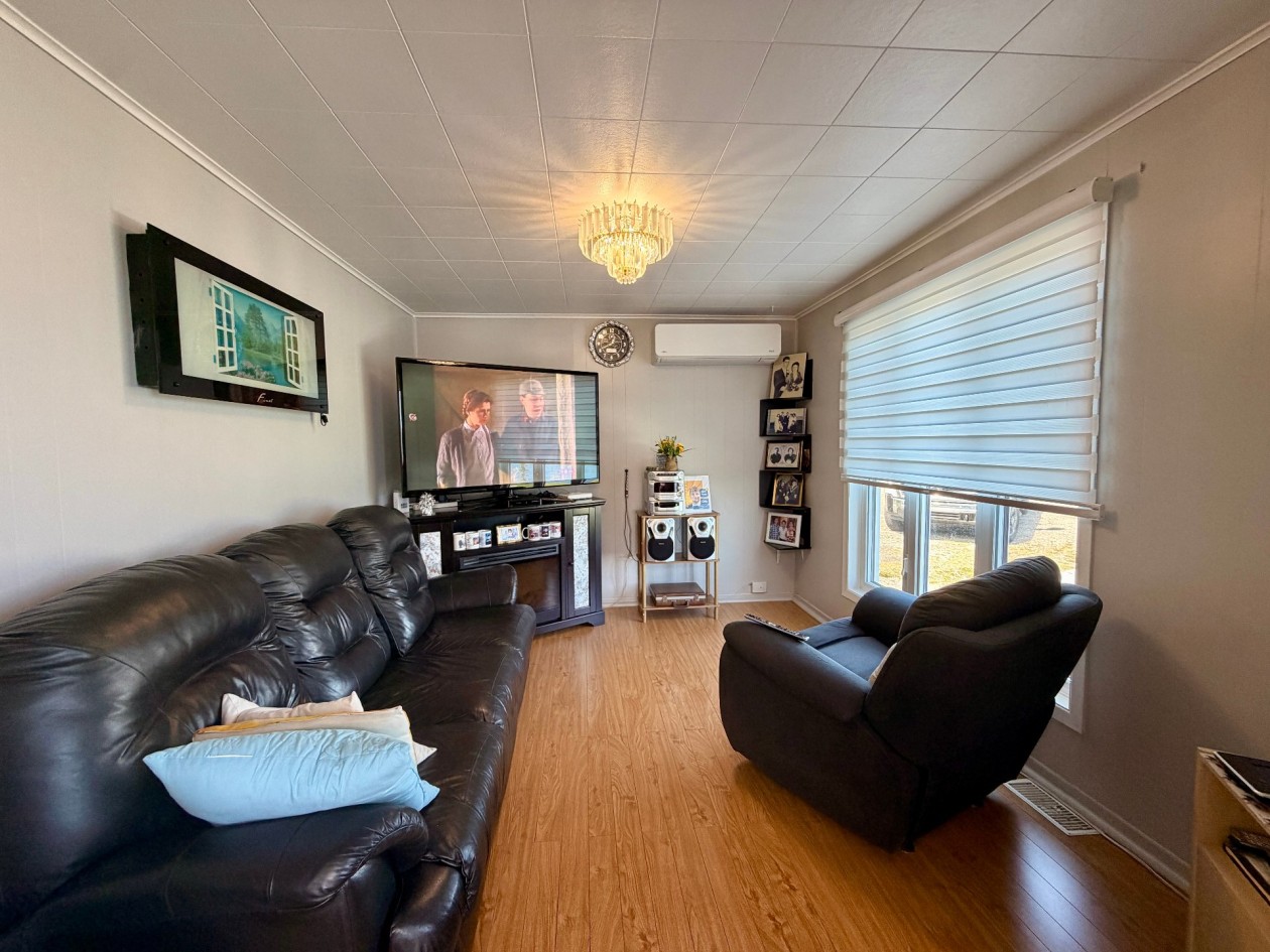 Salon — 585, Boul. de St-Maurice, Gaspé, G4X4L8, Gaspé