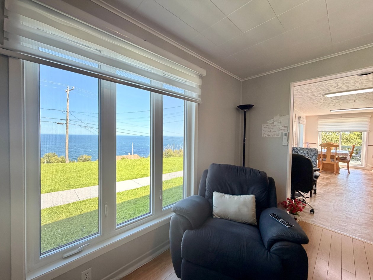 Salon — 585, Boul. de St-Maurice, Gaspé, G4X4L8, Gaspé