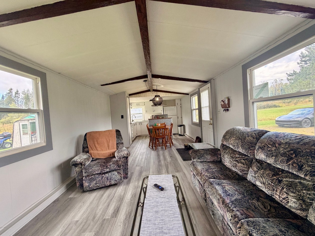 Salon — 1036, Boul. de Douglas, Gaspé, G4X2X1, Gaspé