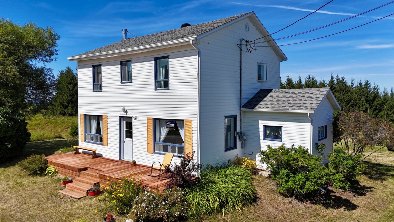 Façade — 117, Rue Principale, Petite-Vallée, G0E1Y0, Petite-Vallée