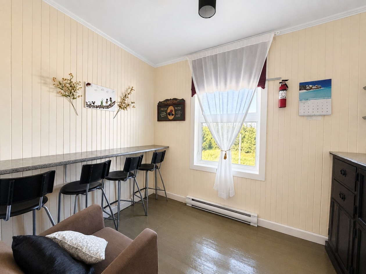 Bureau — 117, Rue Principale, Petite-Vallée, G0E1Y0, Petite-Vallée